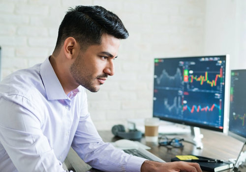Are etfs more risky than mutual funds?